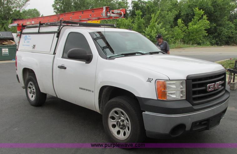 image for item R9328 2008 GMC Sierra 1500 pickup truck