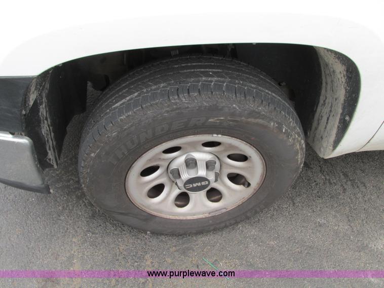 image for item R9328 2008 GMC Sierra 1500 pickup truck