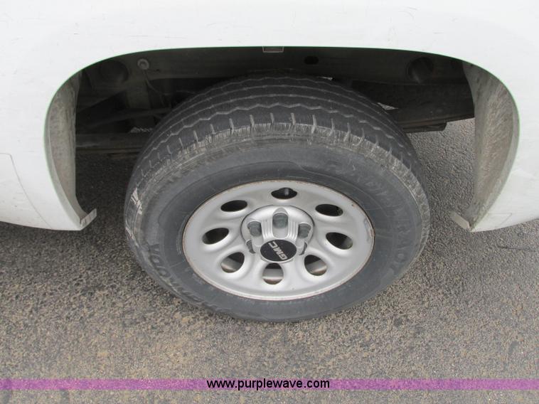 image for item R9328 2008 GMC Sierra 1500 pickup truck