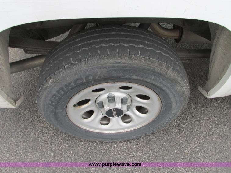 image for item R9328 2008 GMC Sierra 1500 pickup truck