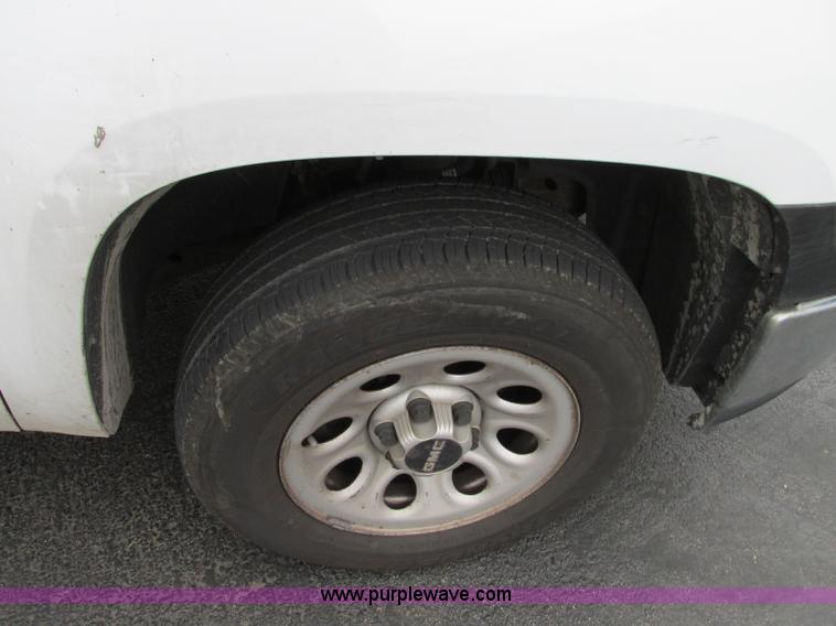 image for item R9328 2008 GMC Sierra 1500 pickup truck