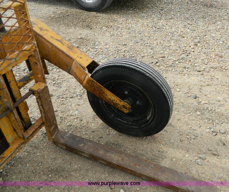 image for item BT9858 Prime Mover L36 forklift