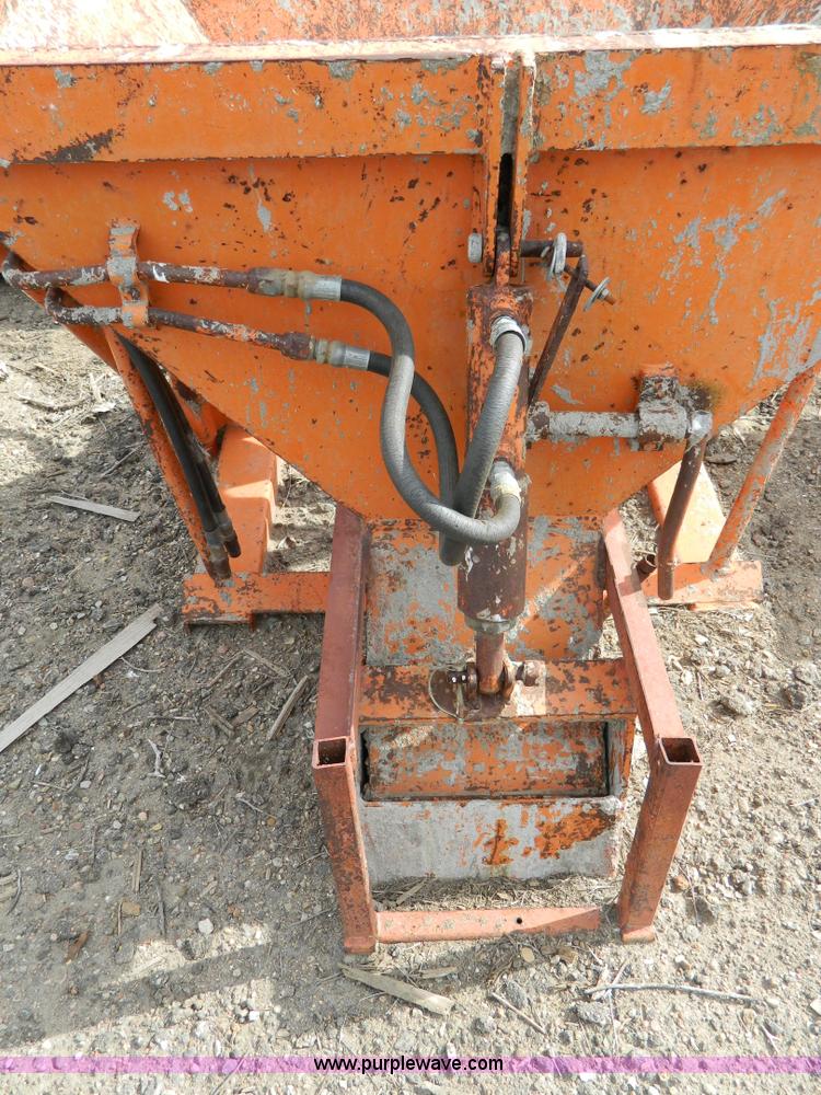 Concrete chute in Grainfield, KS Item BT9871 sold Purple Wave