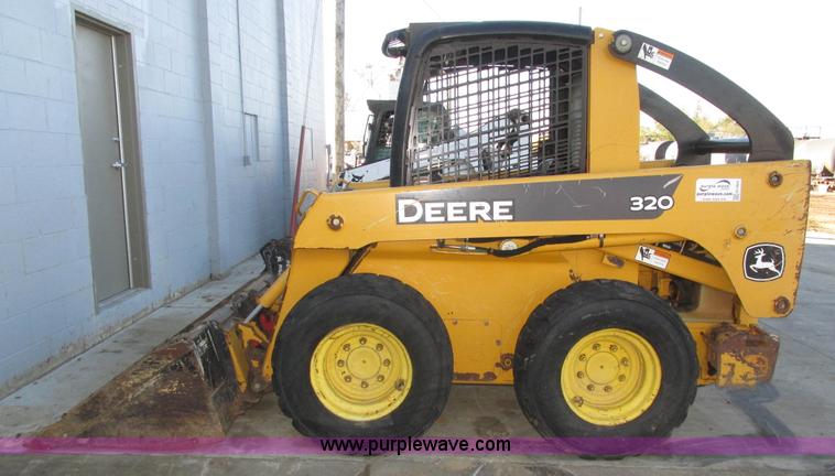 image for item H1064 2009 John Deere 320 skid steer