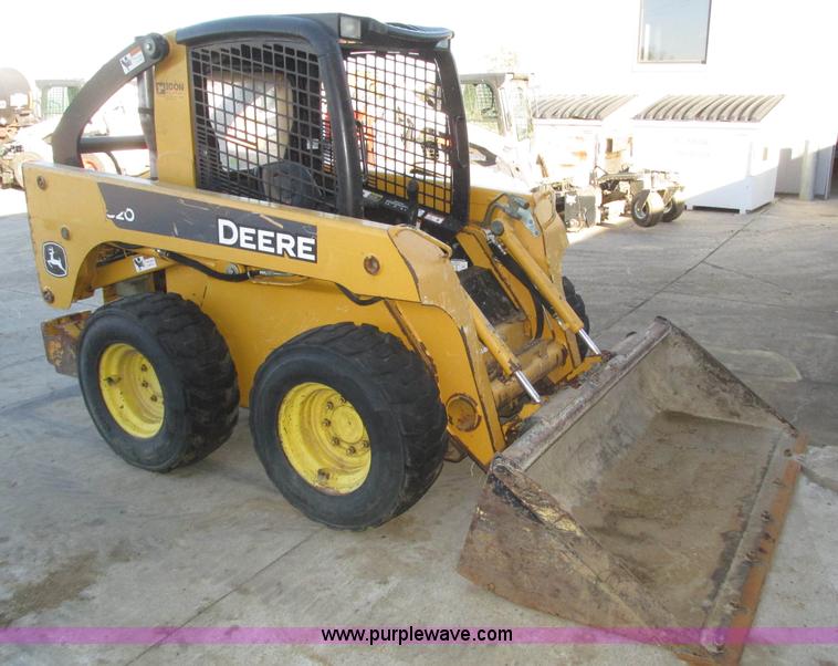 image for item H1064 2009 John Deere 320 skid steer