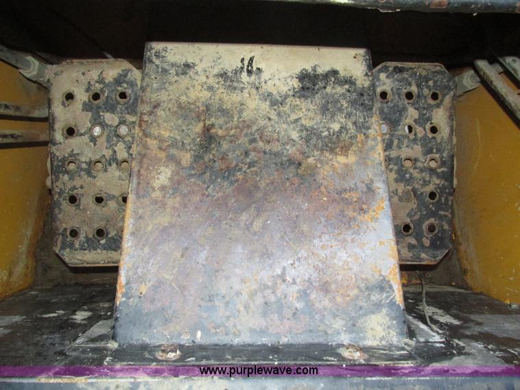 image for item H1064 2009 John Deere 320 skid steer