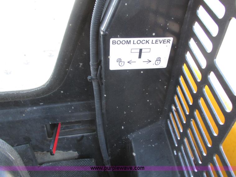 image for item H1064 2009 John Deere 320 skid steer