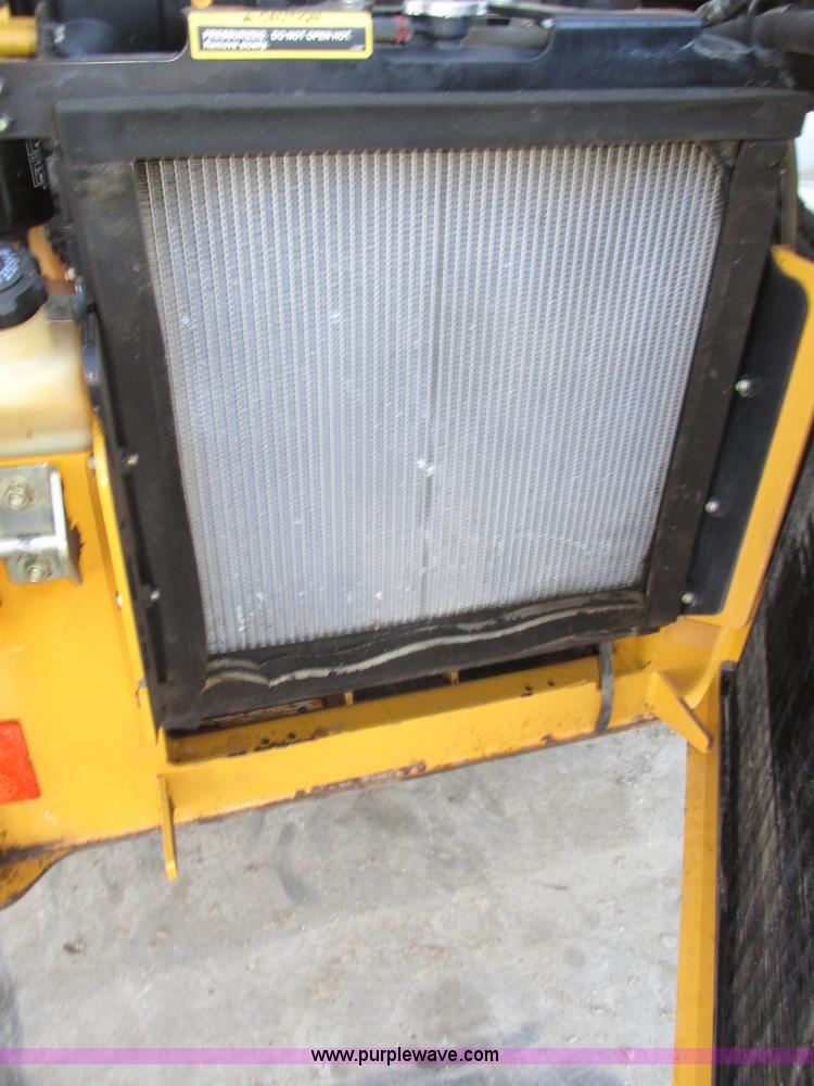 image for item H1064 2009 John Deere 320 skid steer