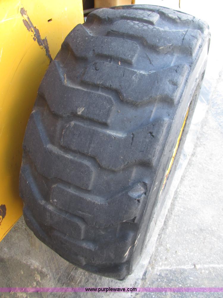 image for item H1064 2009 John Deere 320 skid steer