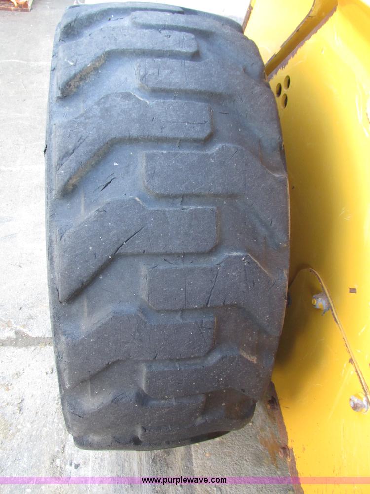 image for item H1064 2009 John Deere 320 skid steer