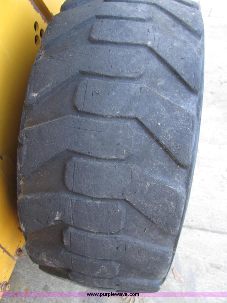 image for item H1064 2009 John Deere 320 skid steer