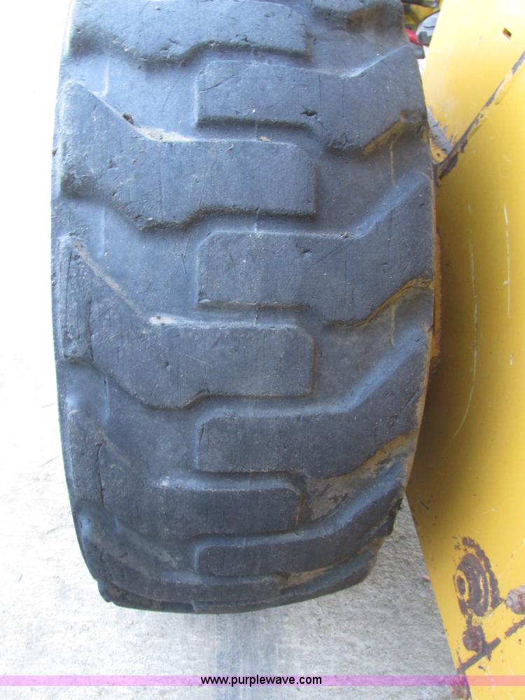 image for item H1064 2009 John Deere 320 skid steer