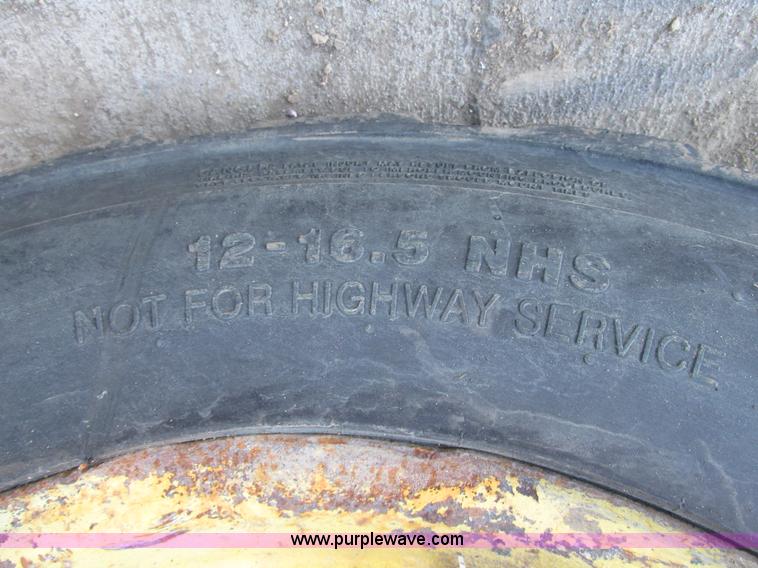 image for item H1064 2009 John Deere 320 skid steer