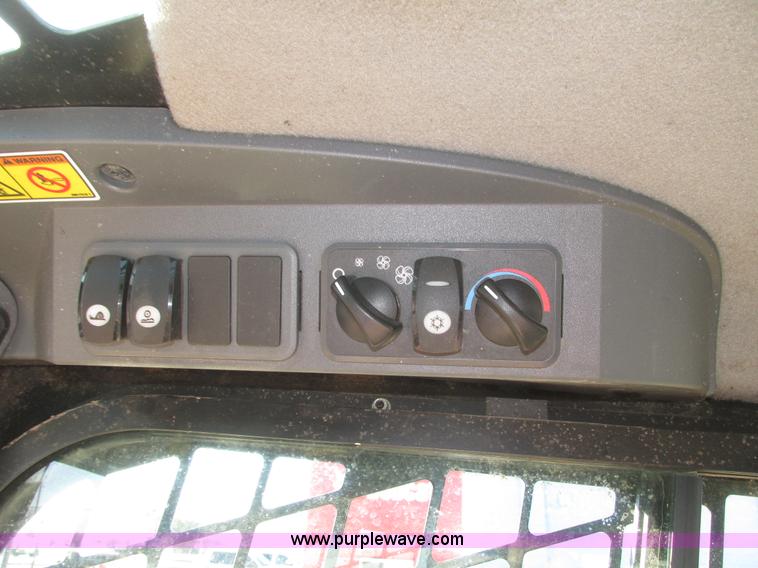 image for item H1065 2013 Caterpillar 262C2 skid steer