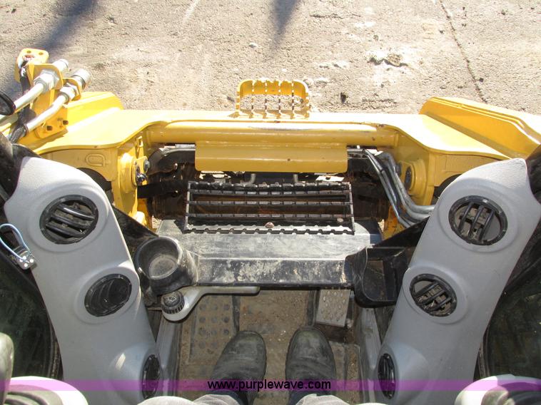 image for item H1065 2013 Caterpillar 262C2 skid steer