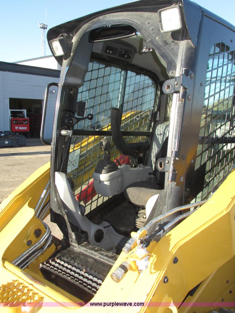 image for item H1065 2013 Caterpillar 262C2 skid steer