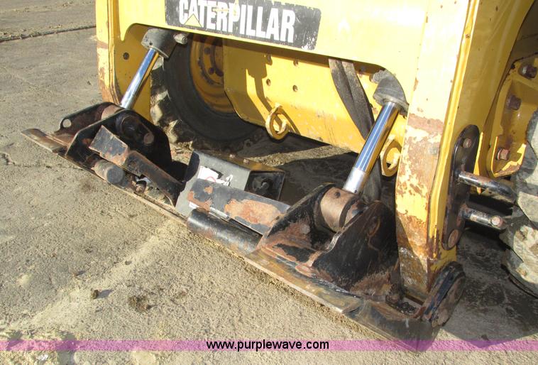 image for item H1065 2013 Caterpillar 262C2 skid steer