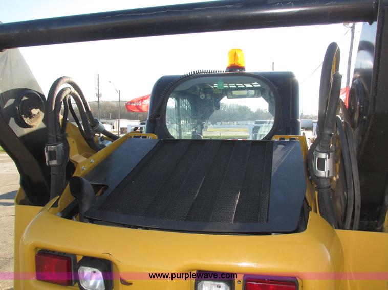 image for item H1065 2013 Caterpillar 262C2 skid steer