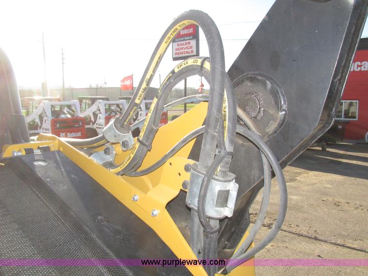 image for item H1065 2013 Caterpillar 262C2 skid steer