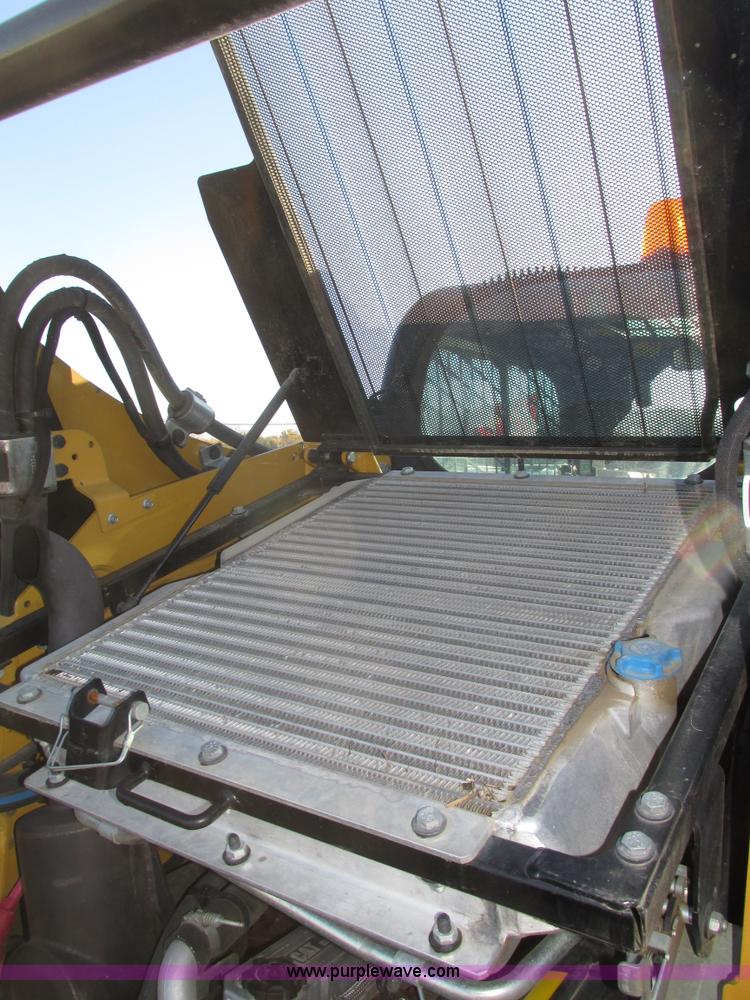 image for item H1065 2013 Caterpillar 262C2 skid steer