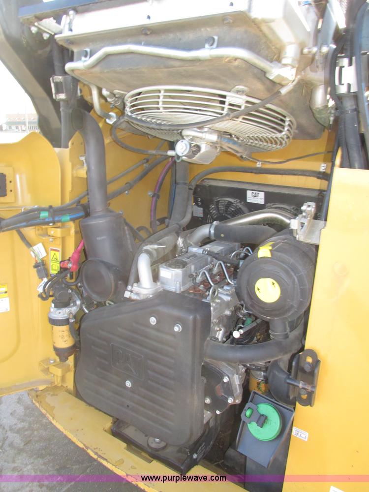 image for item H1065 2013 Caterpillar 262C2 skid steer