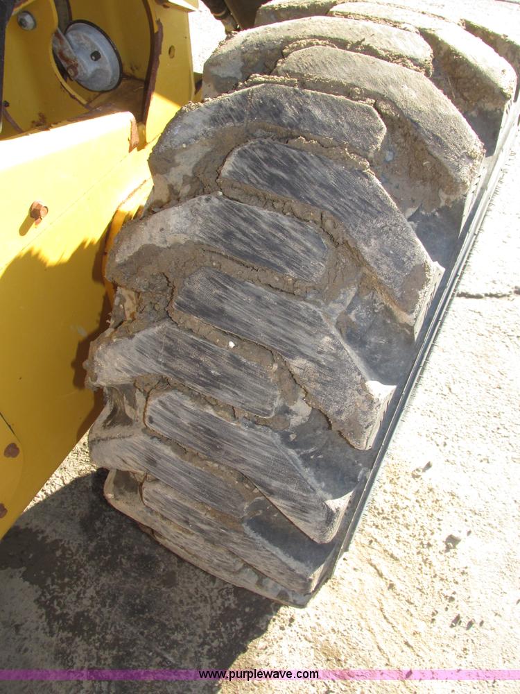 image for item H1065 2013 Caterpillar 262C2 skid steer