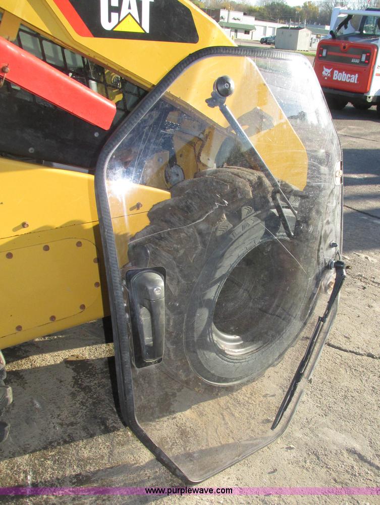 image for item H1065 2013 Caterpillar 262C2 skid steer