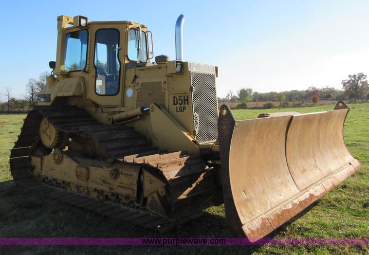 image for item I1865 1990 Caterpillar D5H LGP dozer