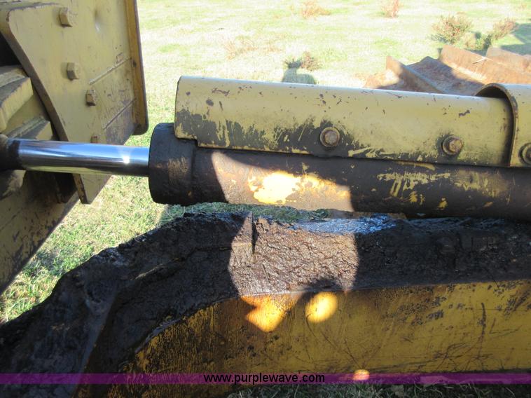 image for item I1865 1990 Caterpillar D5H LGP dozer