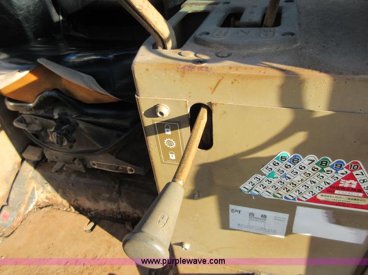 image for item I1865 1990 Caterpillar D5H LGP dozer