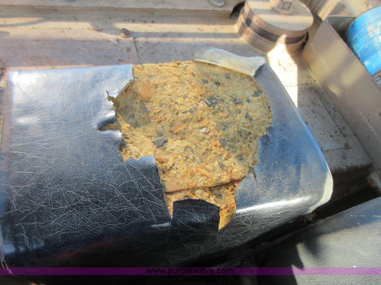 image for item I1865 1990 Caterpillar D5H LGP dozer