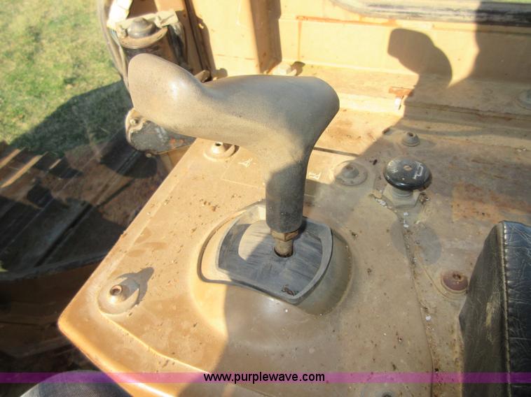 image for item I1865 1990 Caterpillar D5H LGP dozer
