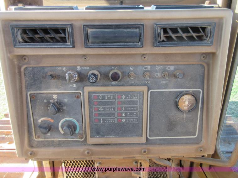 image for item I1865 1990 Caterpillar D5H LGP dozer