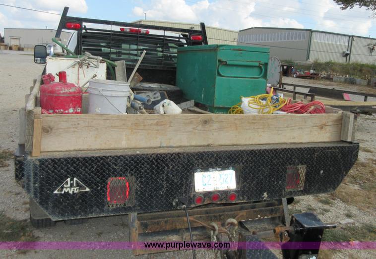 image for item I1896 2009 Chevrolet Silverado 3500 Crew Cab flatbed pickup truck