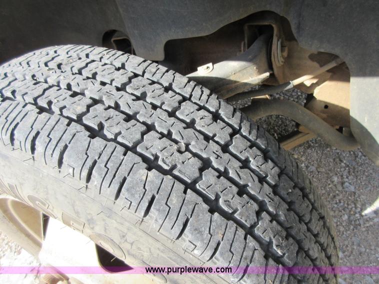 image for item I1896 2009 Chevrolet Silverado 3500 Crew Cab flatbed pickup truck