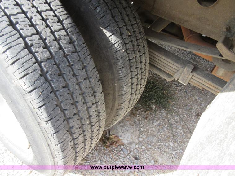 image for item I1896 2009 Chevrolet Silverado 3500 Crew Cab flatbed pickup truck