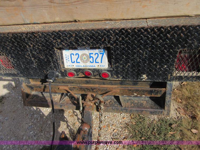 image for item I1896 2009 Chevrolet Silverado 3500 Crew Cab flatbed pickup truck