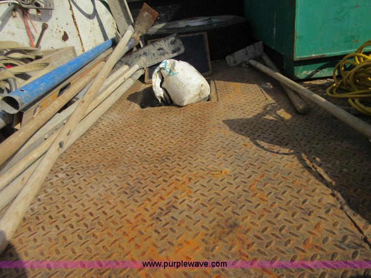 image for item I1896 2009 Chevrolet Silverado 3500 Crew Cab flatbed pickup truck