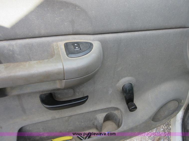 image for item I1896 2009 Chevrolet Silverado 3500 Crew Cab flatbed pickup truck