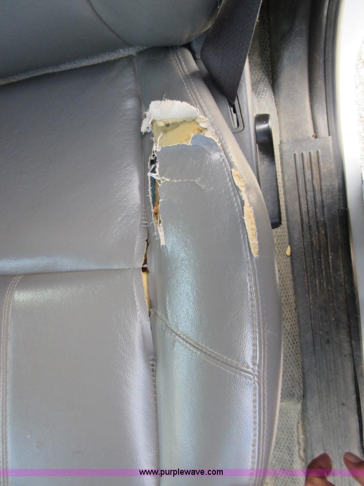 image for item I1896 2009 Chevrolet Silverado 3500 Crew Cab flatbed pickup truck