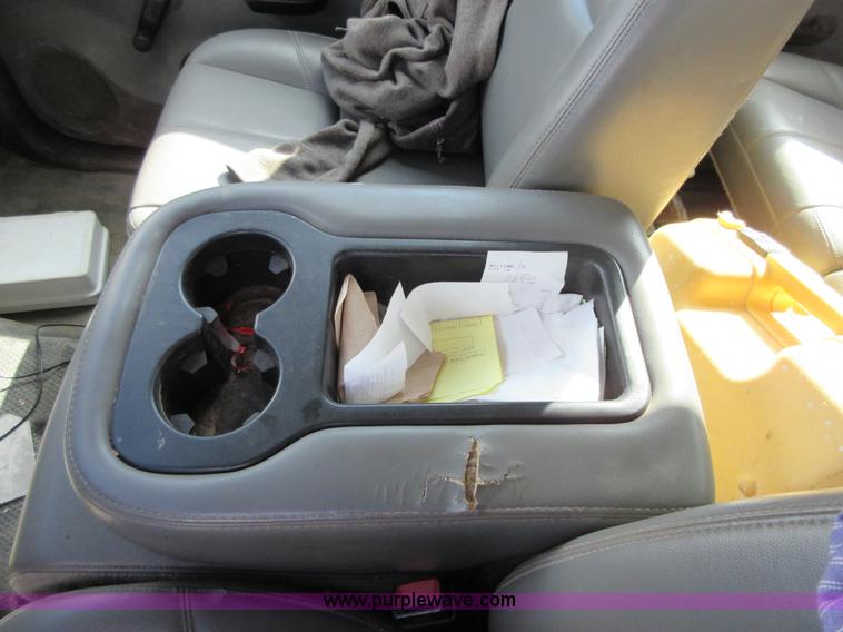 image for item I1896 2009 Chevrolet Silverado 3500 Crew Cab flatbed pickup truck