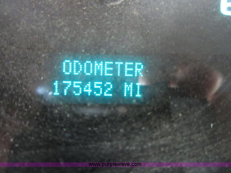 image for item I1896 2009 Chevrolet Silverado 3500 Crew Cab flatbed pickup truck