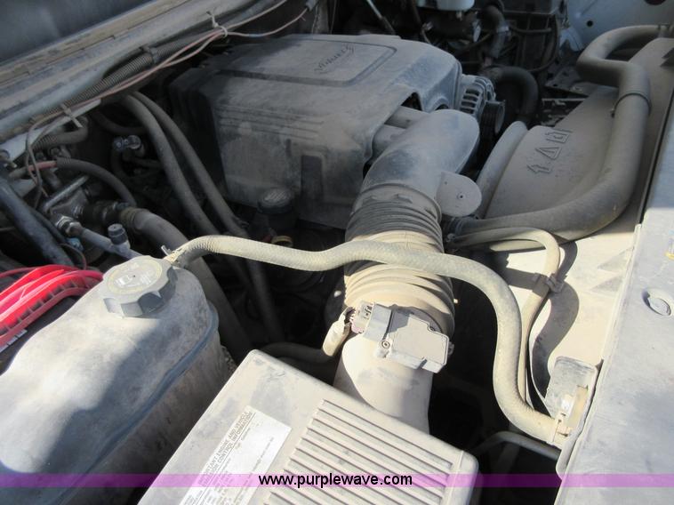 image for item I1896 2009 Chevrolet Silverado 3500 Crew Cab flatbed pickup truck