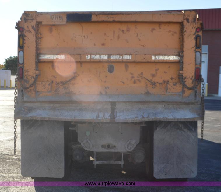 image for item I6289 2004 International 7400 dump truck