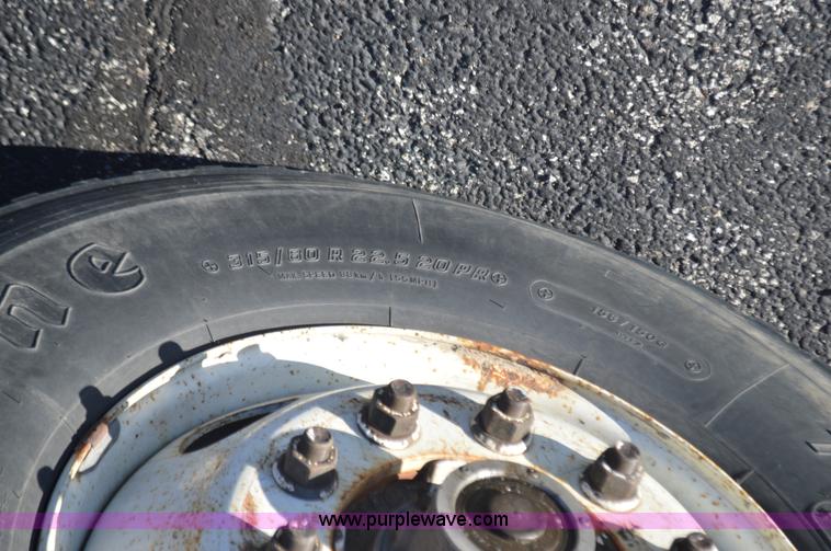 image for item I6289 2004 International 7400 dump truck