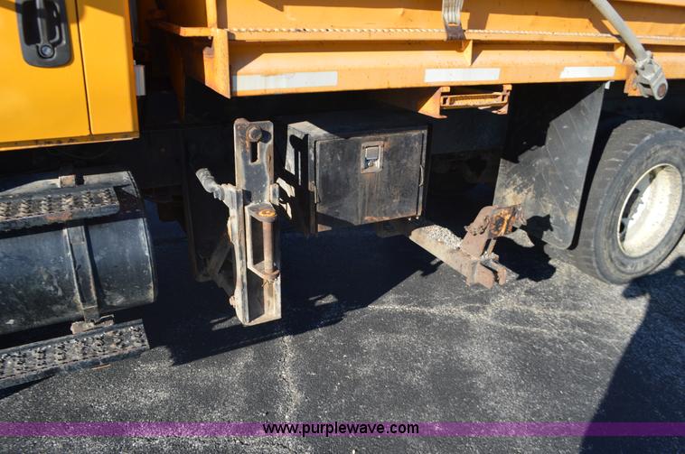 image for item I6289 2004 International 7400 dump truck