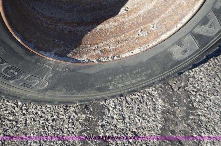 image for item I6289 2004 International 7400 dump truck