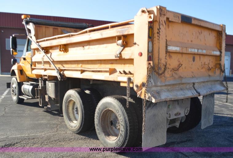 image for item I6289 2004 International 7400 dump truck
