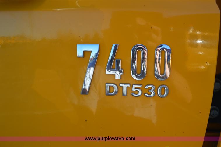 image for item I6289 2004 International 7400 dump truck