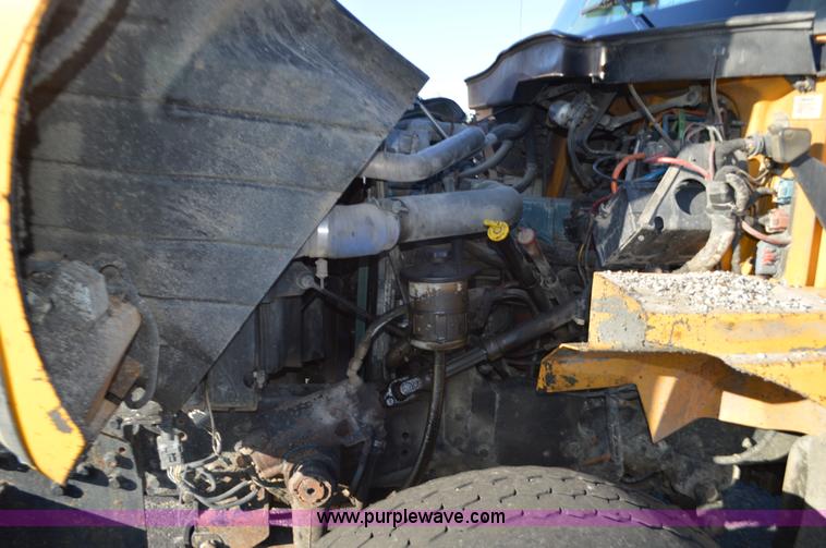 image for item I6289 2004 International 7400 dump truck